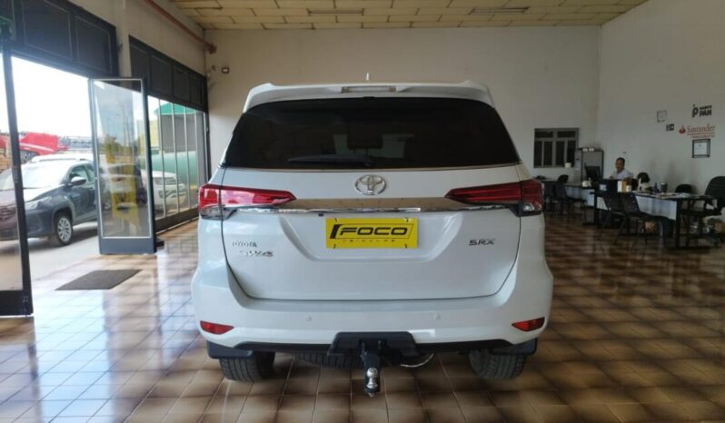 Toyota Hilux SW4 completo