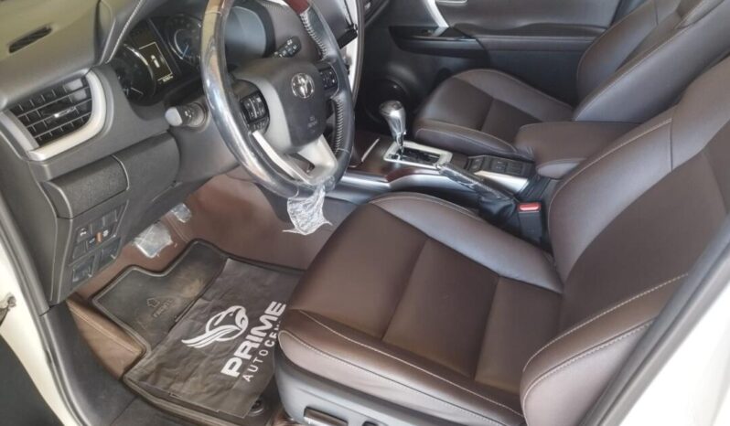 Toyota Hilux SW4 completo