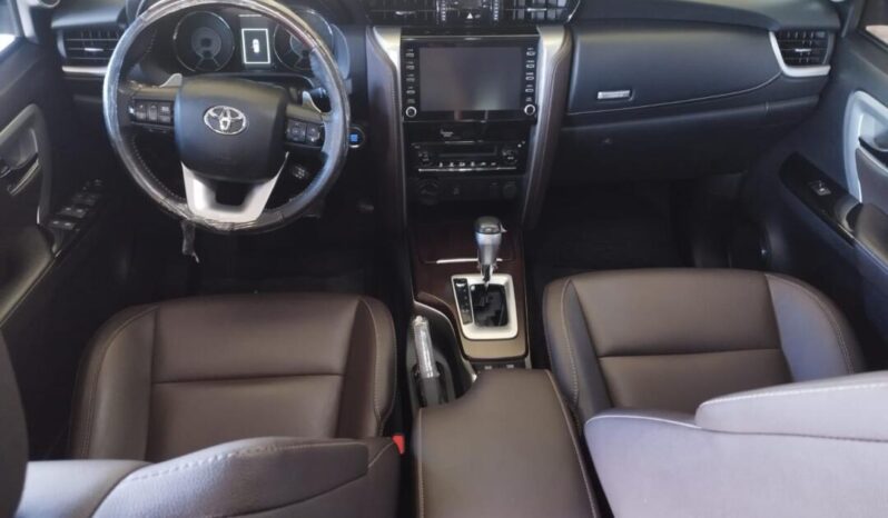 Toyota Hilux SW4 completo