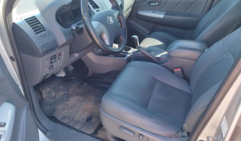 Toyota Hilux completo