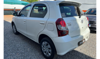 Toyota Etios completo