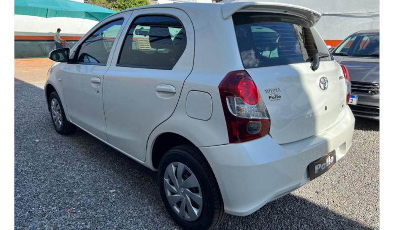 Toyota Etios completo