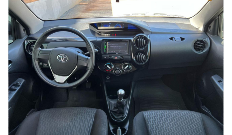 Toyota Etios completo