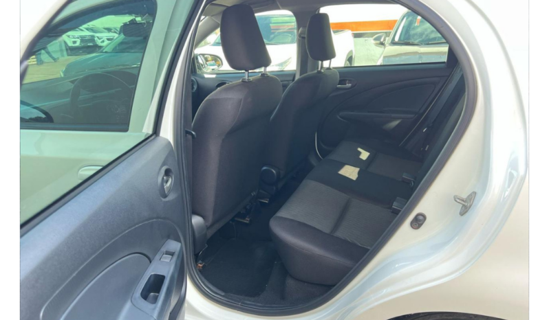 Toyota Etios completo