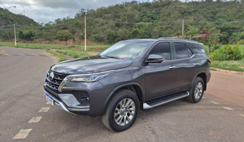 Toyota Hilux SW4 completo