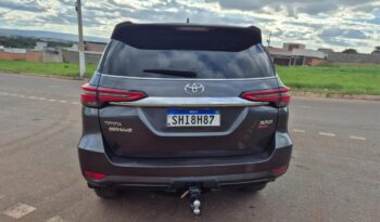 Toyota Hilux SW4 completo