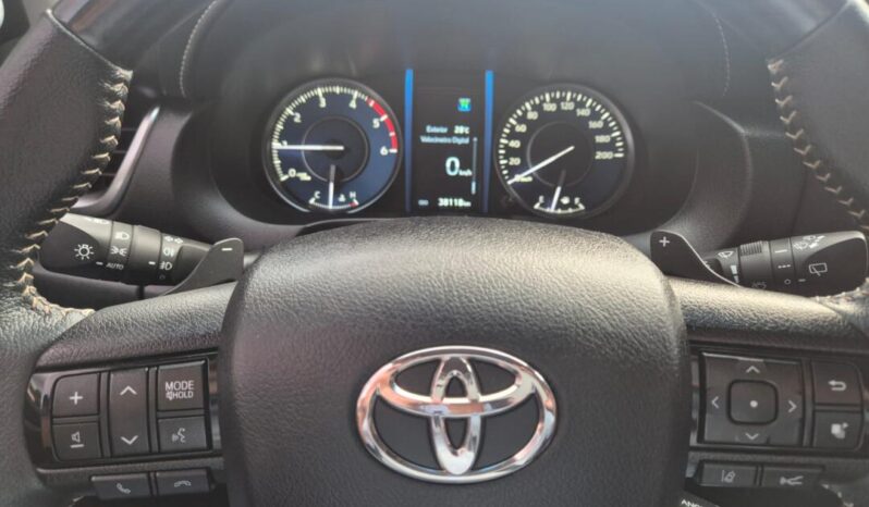 Toyota Hilux SW4 completo