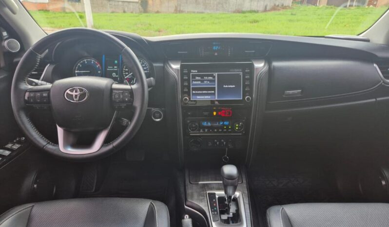 Toyota Hilux SW4 completo