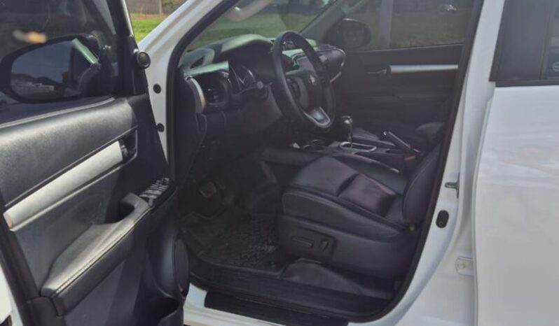 Toyota Hilux completo