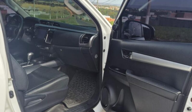 Toyota Hilux completo