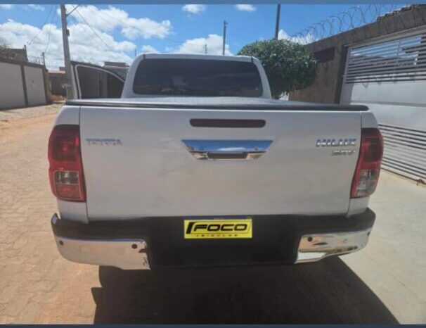 Toyota Hilux completo