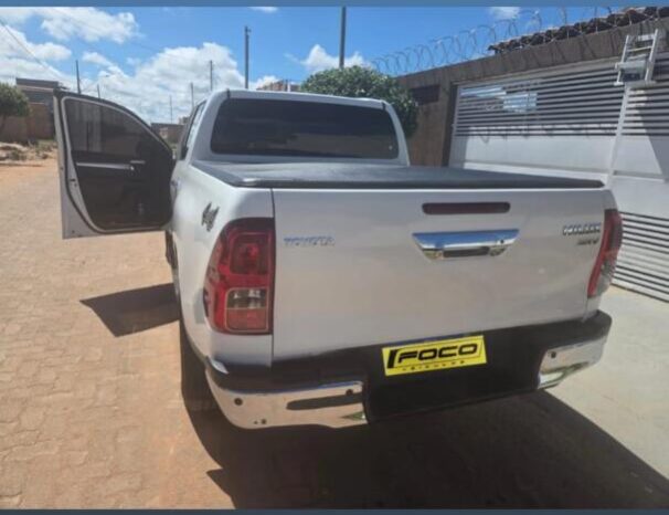 Toyota Hilux completo