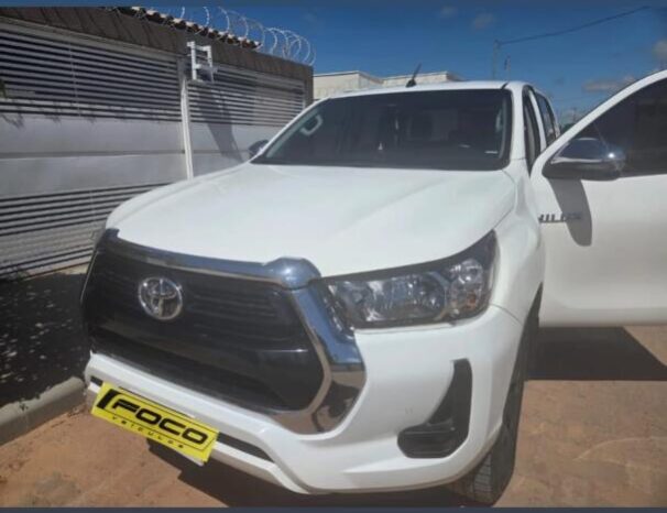 Toyota Hilux completo