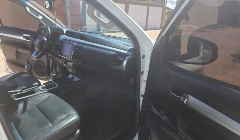 Toyota Hilux completo