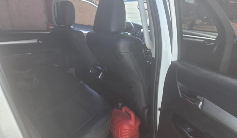 Toyota Hilux completo