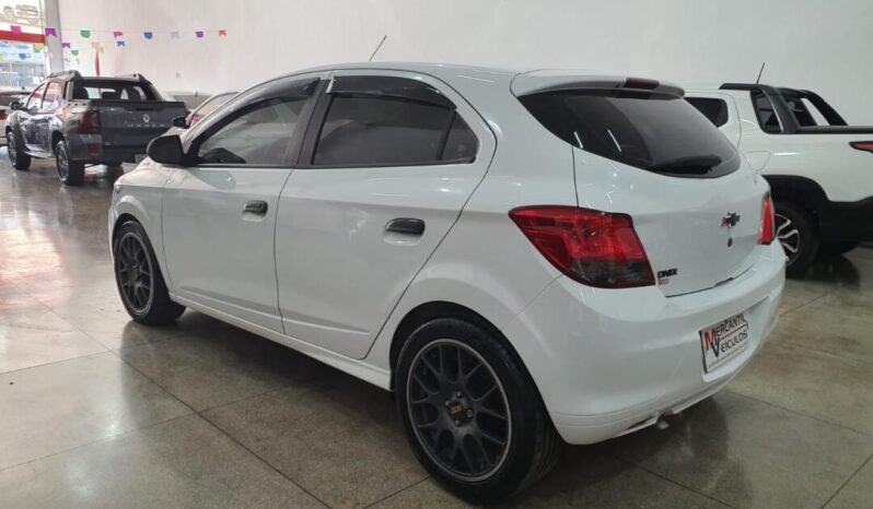 Chevrolet Onix completo