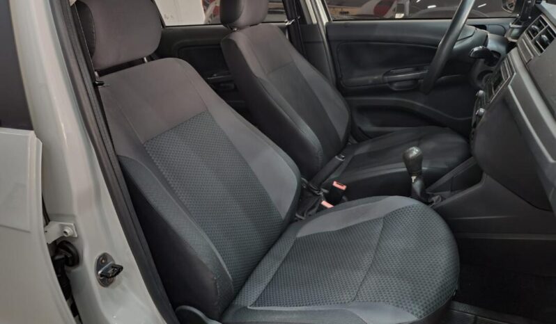 Volkswagen Voyage completo