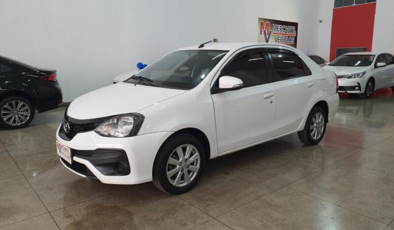 Toyota Etios completo