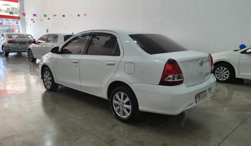 Toyota Etios completo