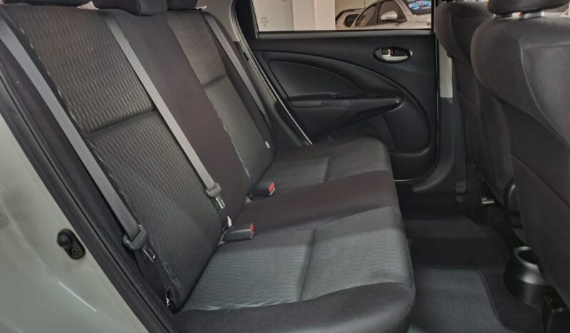 Toyota Etios completo