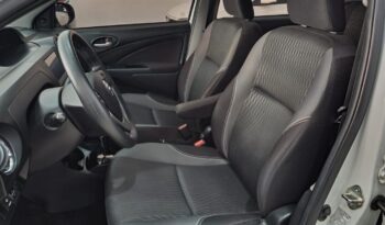 Toyota Etios completo
