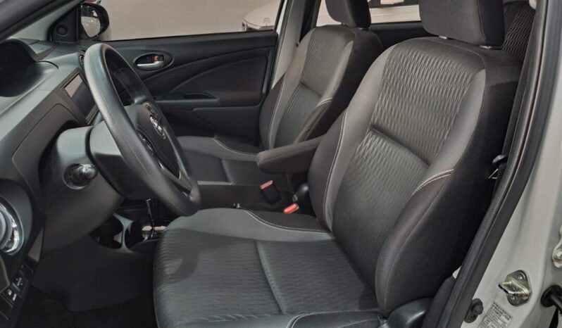 Toyota Etios completo