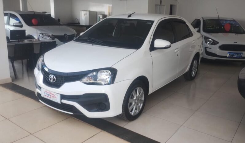 Toyota Etios completo