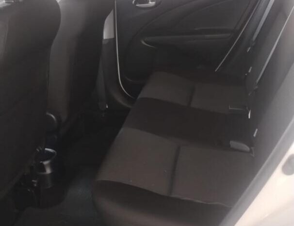 Toyota Etios completo
