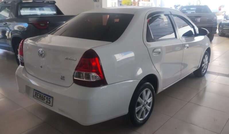 Toyota Etios completo