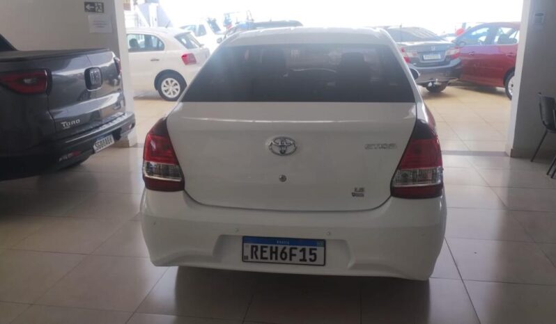 Toyota Etios completo