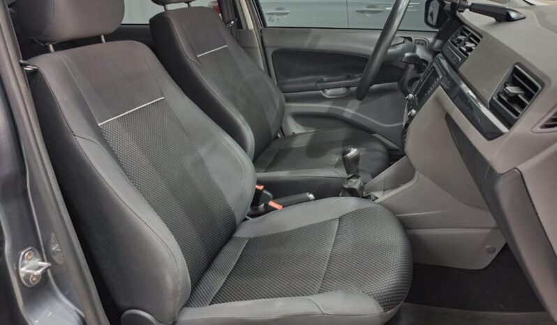 Volkswagen Voyage completo