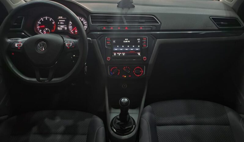 Volkswagen Voyage completo