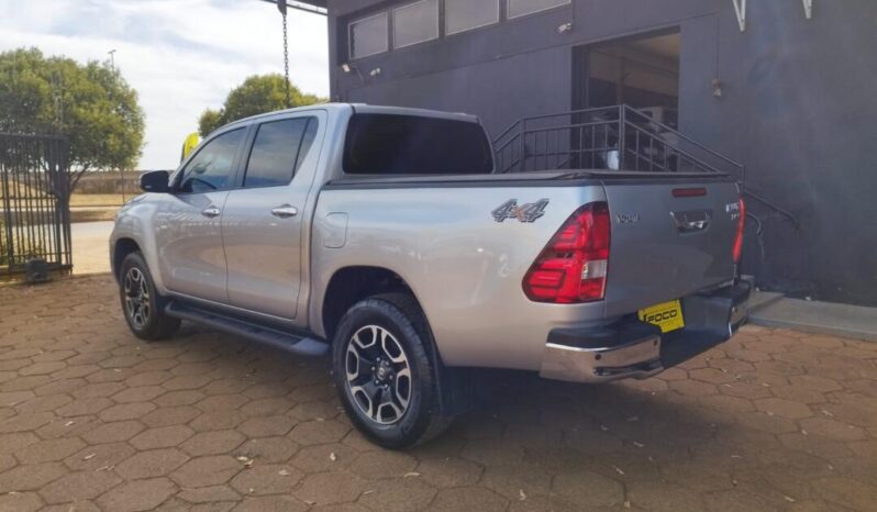 Toyota Hilux completo