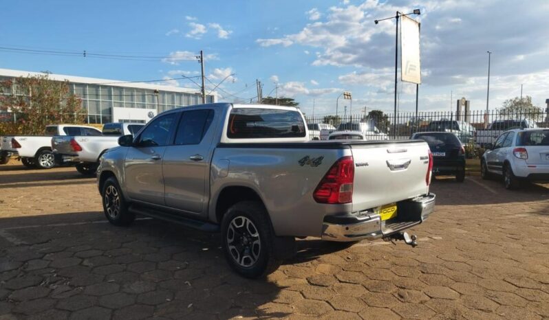 Toyota Hilux completo
