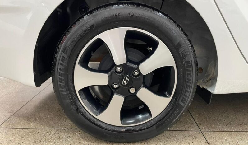 Hyundai HB20S completo