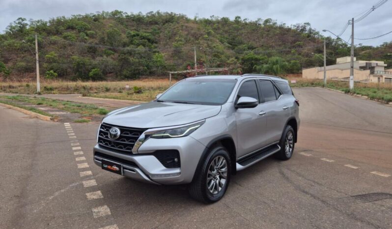 Toyota Hilux SW4 completo