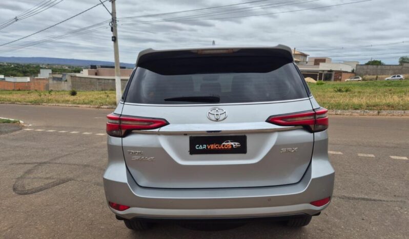 Toyota Hilux SW4 completo