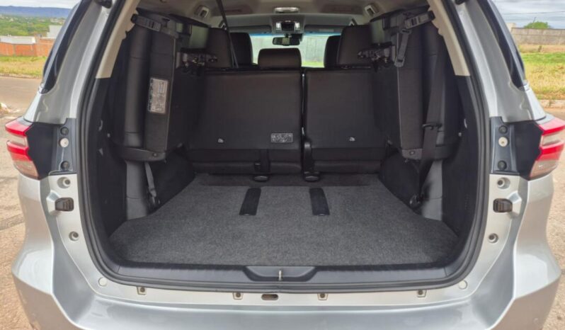 Toyota Hilux SW4 completo