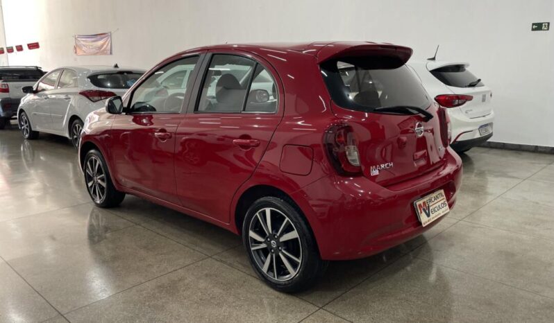 Nissan March completo