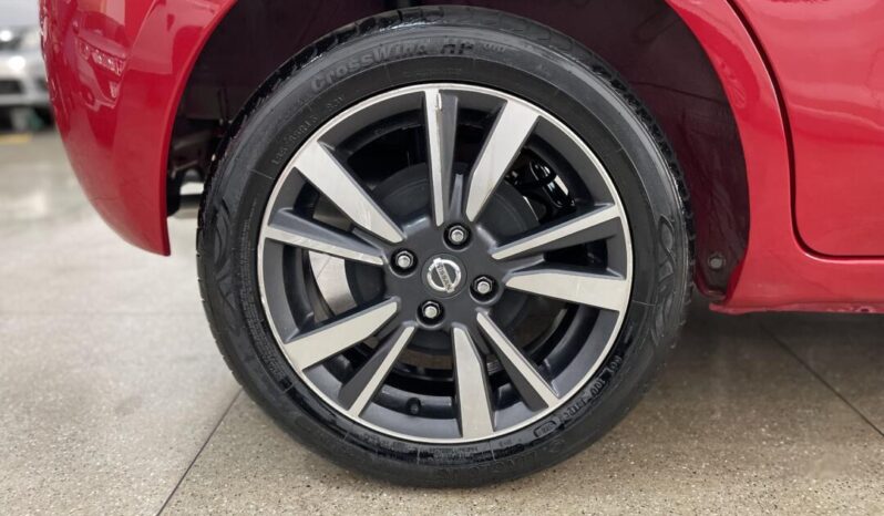 Nissan March completo