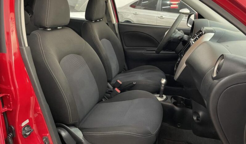 Nissan March completo