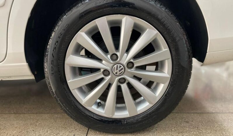 Volkswagen Voyage completo