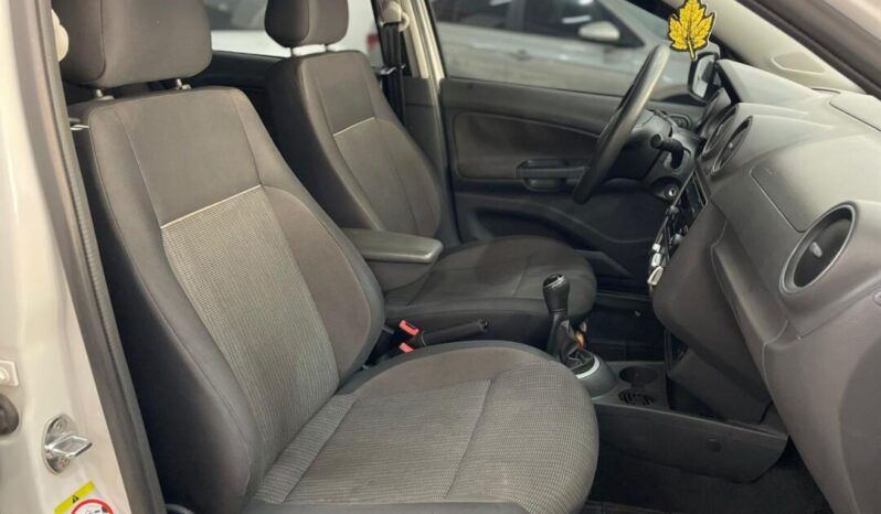 Volkswagen Voyage completo