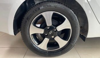Hyundai HB20S completo