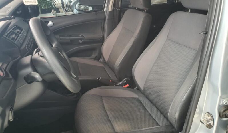 Volkswagen Voyage completo