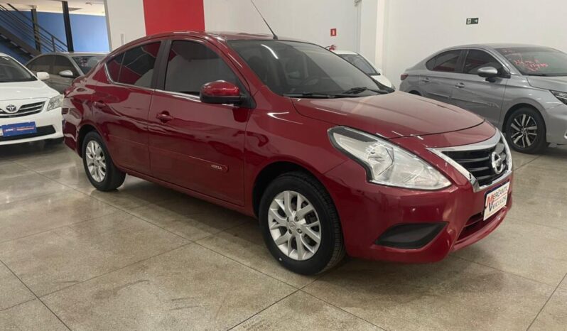 Nissan Versa completo