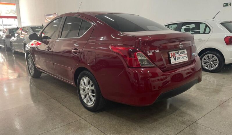 Nissan Versa completo