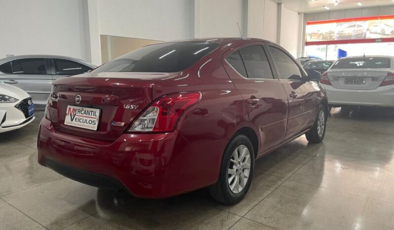 Nissan Versa completo
