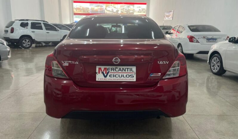 Nissan Versa completo