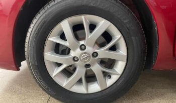 Nissan Versa completo